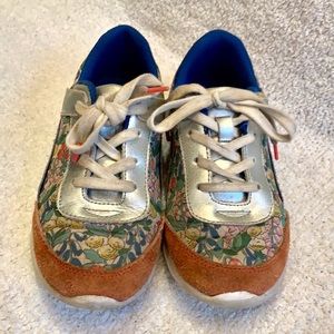 Biden Girls Size 1 Floral Tennis Shies with Silver Leather Detail